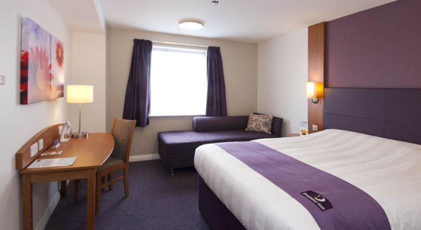 Premier Inn Chichester Exterior photo