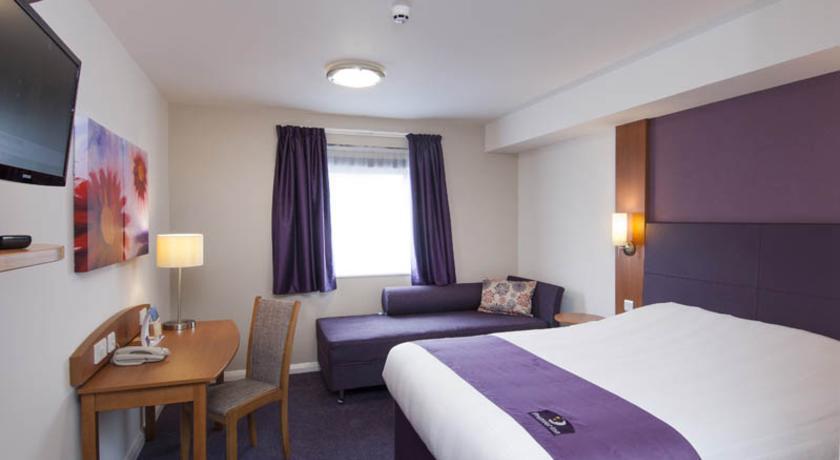 Premier Inn Chichester Exterior photo