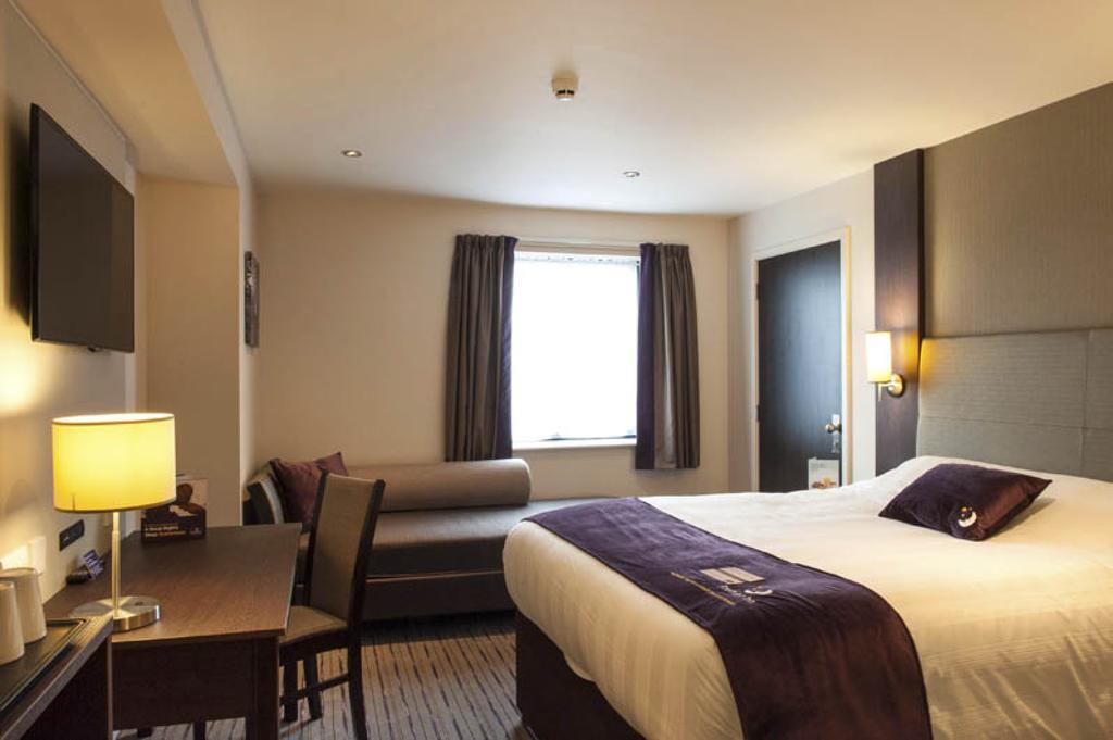 Premier Inn Chichester Exterior photo