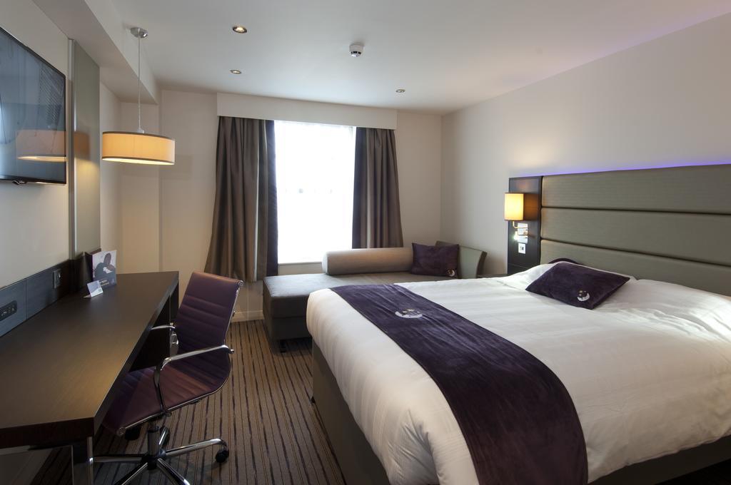 Premier Inn Chichester Exterior photo