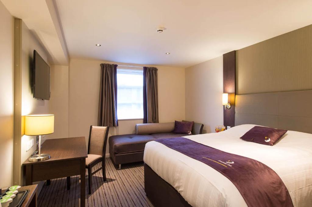 Premier Inn Chichester Exterior photo