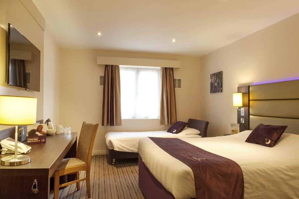 Premier Inn Chichester Exterior photo