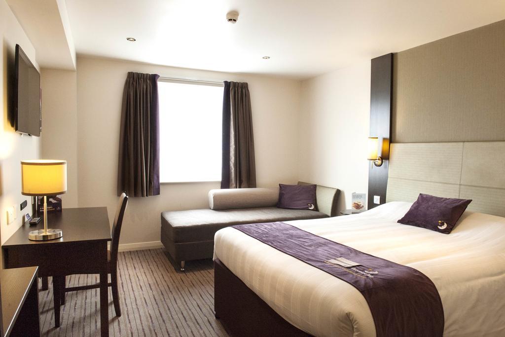 Premier Inn Chichester Exterior photo