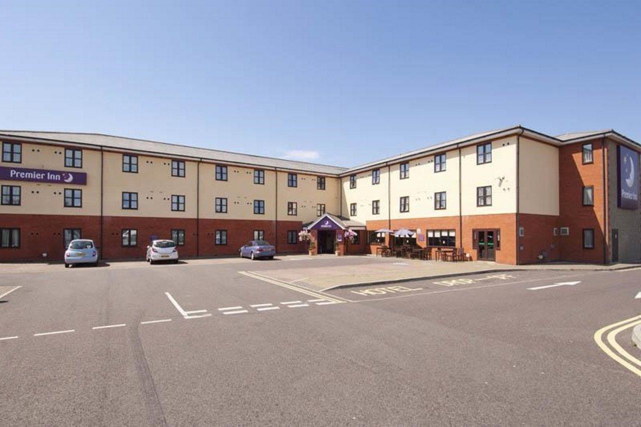 Premier Inn Chichester Exterior photo