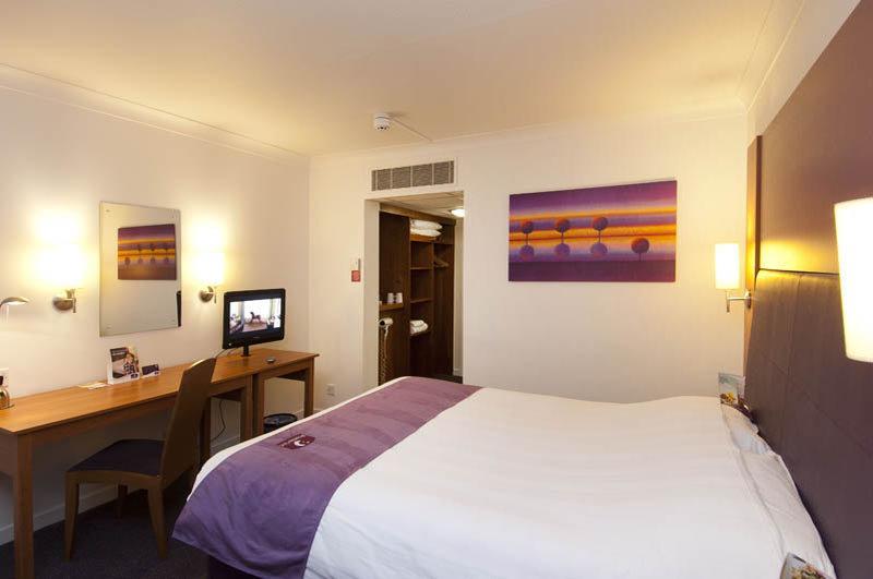 Premier Inn Chichester Exterior photo