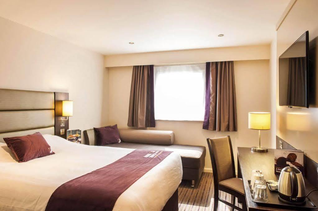 Premier Inn Chichester Exterior photo